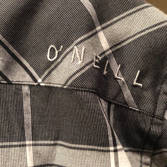 O'Neill Button Down Short Sleeve Shirt Size Medium - Picture 5 of 5